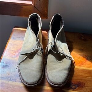 Alden Men's Light Brown Suede Chukka Boots